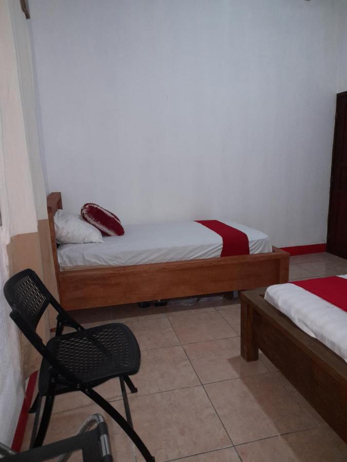 Hostal Blood Moon Rio Dulce Exterior photo