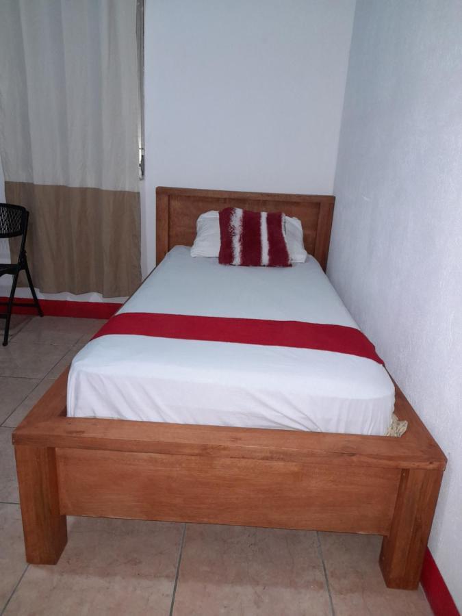 Hostal Blood Moon Rio Dulce Exterior photo
