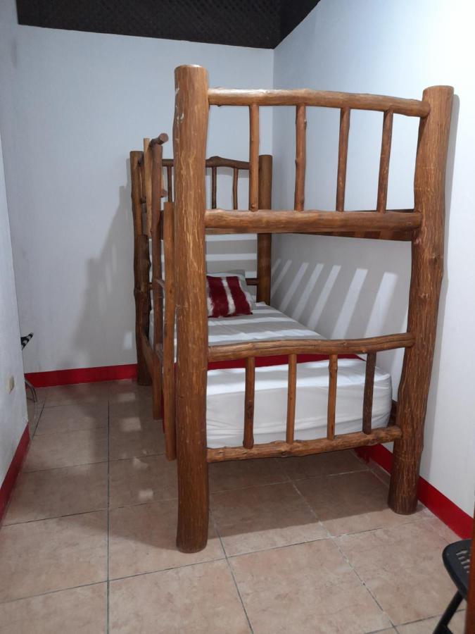 Hostal Blood Moon Rio Dulce Exterior photo