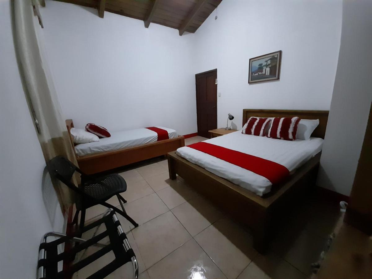 Hostal Blood Moon Rio Dulce Exterior photo