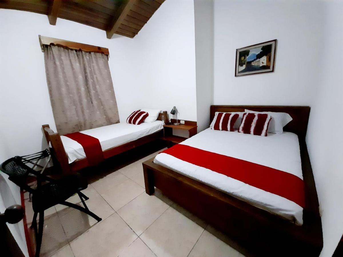 Hostal Blood Moon Rio Dulce Exterior photo