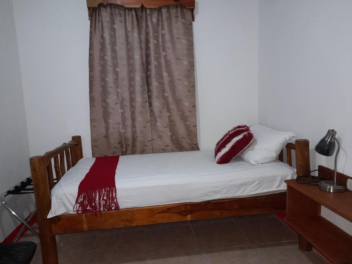 Hostal Blood Moon Rio Dulce Exterior photo