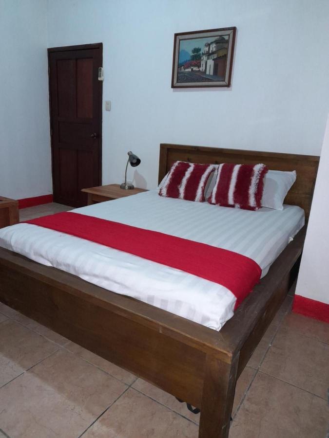 Hostal Blood Moon Rio Dulce Exterior photo