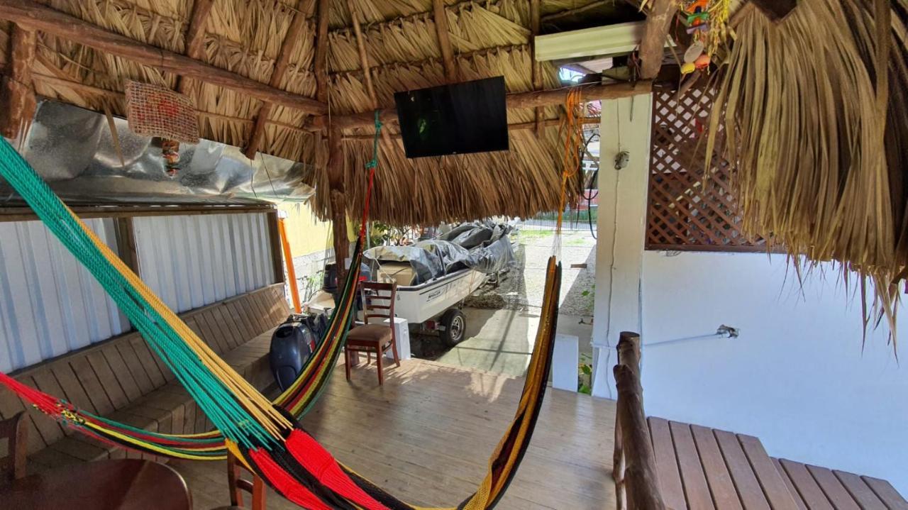 Hostal Blood Moon Rio Dulce Exterior photo