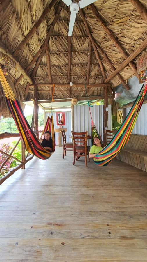 Hostal Blood Moon Rio Dulce Exterior photo
